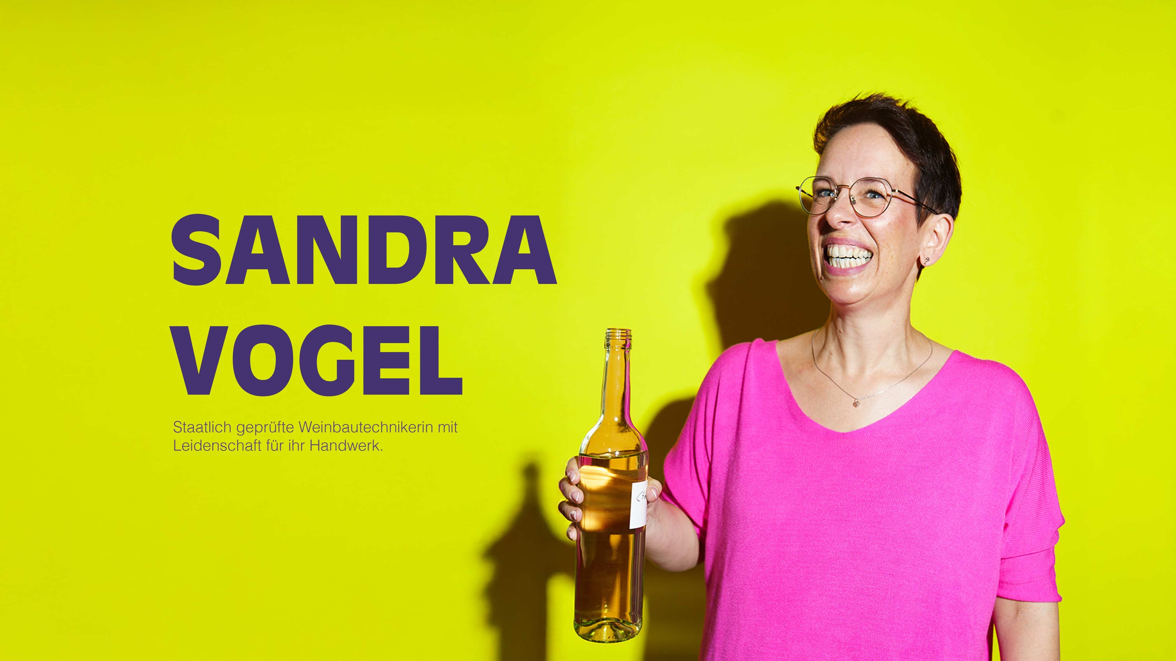 Sandra Vogel vom Weingut Knöll und Voge. Sie denkt in Rebsorten,
schmeckt Nuancen und lebt
Wein.