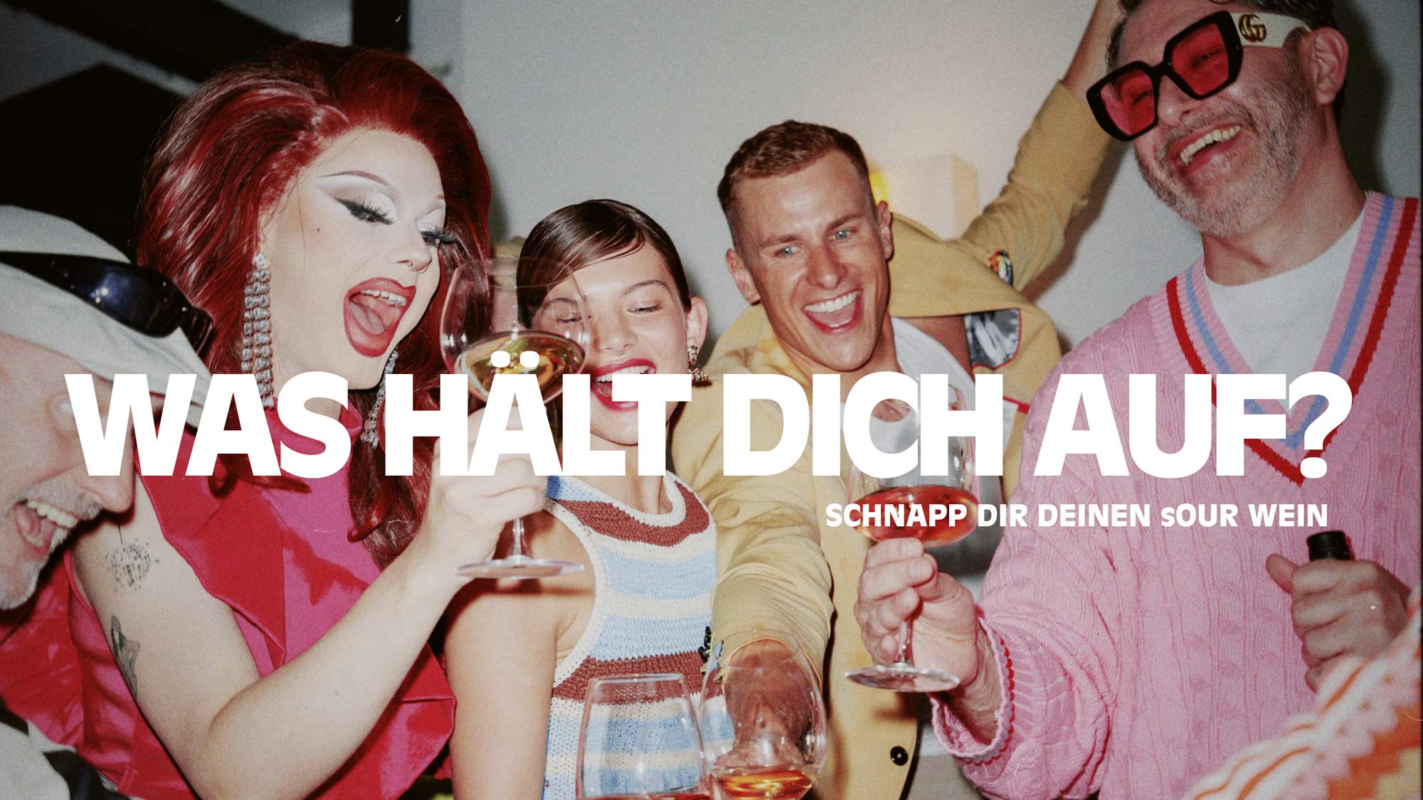 Lukas Sauer und Dragqueen Rachel Intervention. sOur Wein Party Wein 